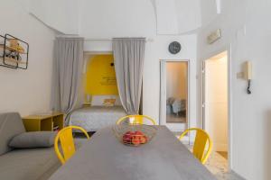 A bed or beds in a room at Bianco Sale Holiday Home - Seaview Terraces
