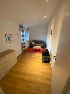 a living room with a couch and a table at Ferienwohnung Brigitte in Goldkronach