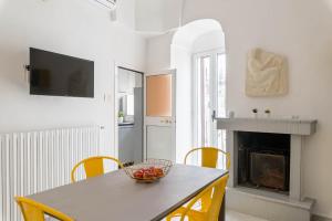 A kitchen or kitchenette at Bianco Sale Holiday Home - Seaview Terraces Még 22 kép