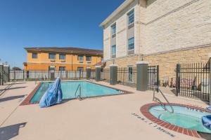 a swimming pool in front of a building at La Quinta by Wyndham Granbury in Granbury