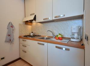 Kuchyň nebo kuchyňský kout v ubytování Residenza Porta Del Mare