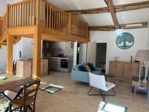 Kuchnia lub aneks kuchenny w obiekcie Pézenas Cottage avec terrasse et jardin 1 chambre et 1 mezzanine au coeur d'un domaine avec 2 piscines
