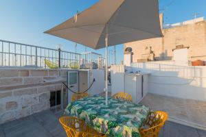 A balcony or terrace at Bianco Sale Holiday Home - Seaview Terraces