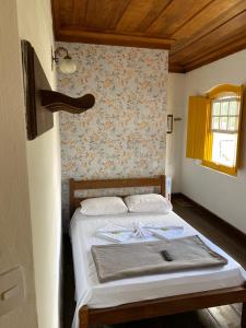 Tempat tidur dalam kamar di Pousada Fortaleza