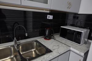 Kuchyňa alebo kuchynka v ubytovaní C.L.A. 2 City Lux Apartment Alaxandroupoli