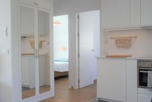 Kuchyň nebo kuchyňský kout v ubytování Mercedes Torremolinos Central 2 Bedroom, Sea Views