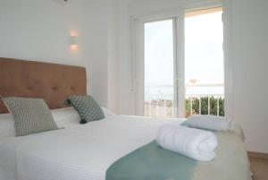 Postel nebo postele na pokoji v ubytování Mercedes Torremolinos Central 2 Bedroom, Sea Views