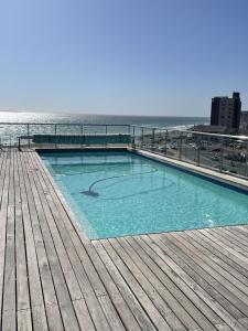 Kolam renang di atau dekat dengan 104 Horizon Bay Bloubergstrand