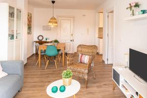 TV a/nebo společenská místnost v ubytování Andaluz Apartments - Laguna Beach
