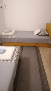 Postel nebo postele na pokoji v ubytování Apartman Centar 2
