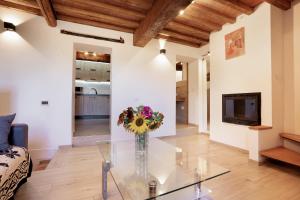 A seating area at Tower House with emotional shower