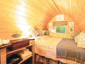 a bedroom with a bed in a wooden cabin at Daisy - Ukc5927 in Highclere