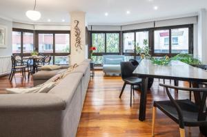 Część wypoczynkowa w obiekcie Lujoso y amplio piso con 5 habitaciones
