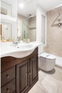 Łazienka w obiekcie Lujoso y amplio piso con 5 habitaciones