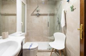 Łazienka w obiekcie Lujoso y amplio piso con 5 habitaciones