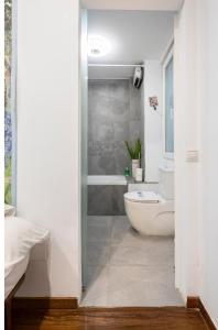 Łazienka w obiekcie Lujoso y amplio piso con 5 habitaciones