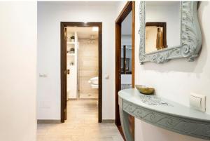 Łazienka w obiekcie Lujoso y amplio piso con 5 habitaciones