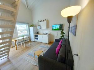 a living room with a couch and a kitchen at נענע in Keshet