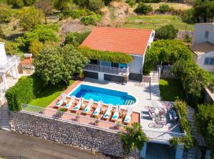 an aerial view of a house with a swimming pool at Villa Laura in Mlini