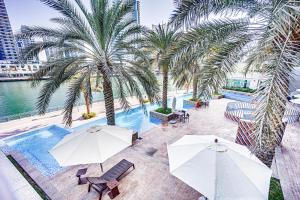 Výhled na bazén z ubytování Near JBR beach, Park Island Dubai Marina nebo okolí