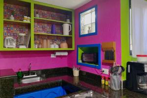 TV a/nebo společenská místnost v ubytování Akumal Paradise Private Studio - Wifi, AC