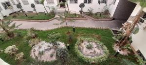 Casablanca في الدار البيضاء: اطلالة جوية على حديقة في بيت