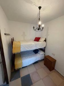 Posteľ alebo postele v izbe v ubytovaní Villa María, casa rural en Cazalla de la Sierra.