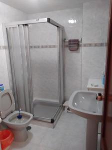 Kúpeľňa v ubytovaní CARMEN MOLINA EDIFICIO ESMERALDA