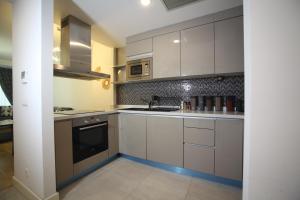 A cozinha ou cozinha compacta de Most luxury 1-bedroom apartment in Taksim