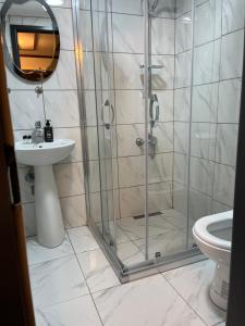 A bathroom at PALMERA ART HOUSE