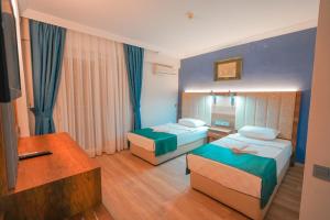 Postel nebo postele na pokoji v ubytování Hotel Amore + 37 fotografií