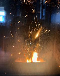 a pot of fire with sparks in it at Zoranovi konaci in Jevtići