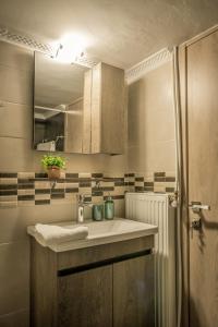 A kitchen or kitchenette at Hermes Apartment on Aristotelous Midas Home