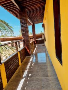 Aloha Beach Guest House的阳台或露台
