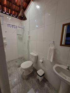 Aloha Beach Guest House的一间浴室