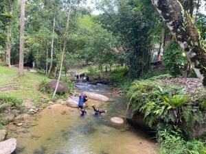 Φωτογραφία από το άλμπουμ του Rustic Chalet - Dahlia n Mawar at Sedim Vista σε Kampong Ulu Sedim +16 φωτογραφίες