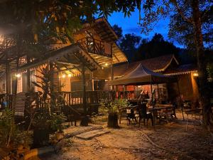 Φωτογραφία από το άλμπουμ του Rustic Chalet - Dahlia n Mawar at Sedim Vista σε Kampong Ulu Sedim