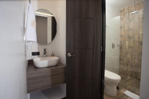 Koupelna v ubytování Hotel Aristo Gold + 37 fotografií