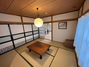 Zdjęcie z galerii obiektu 民泊 47ハウス 家族でも楽しめる温泉付き一軒家 w mieście Shiraoi