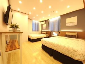 Cama ou camas em um quarto em OYO Rooftop Hostel