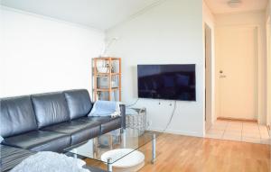 TV a/nebo společenská místnost v ubytování 4 Bedroom Nice Home In Jørpeland