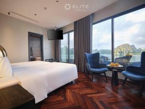 Postel nebo postele na pokoji v ubytování Elite of the Seas