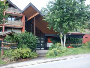 a building with a tree in front of it at Erholung pur bieten Schwarzwaldoase und Murgidylle in Baiersbronn