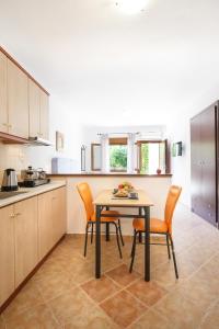 Kuchyňa alebo kuchynka v ubytovaní Maltinas House
