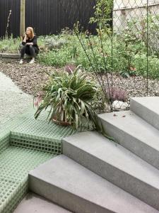 Ein Garten an der Unterkunft SCHICK und LUFTIG im Herzen von Linz