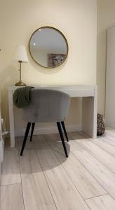 a dressing table with a chair and a mirror at The Yellow Door in Castleisland