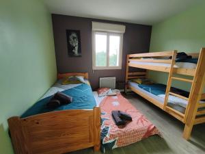 Posteľ alebo postele v izbe v ubytovaní Les hauteurs de Beauval avec piscine à 1km du zoo + 32 fotografií