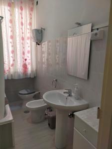 a white bathroom with a sink and a toilet at traivicolidifoligno in Foligno +76 photos