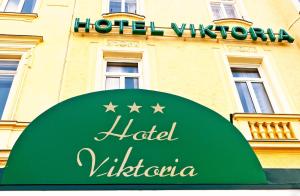 a sign on the side of a building at Hotel Viktoria Schönbrunn in Vienna