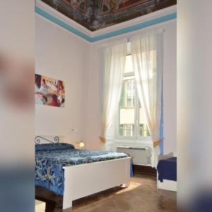 a bedroom with a bed and a window at Family Hotel Balbi in Genoa